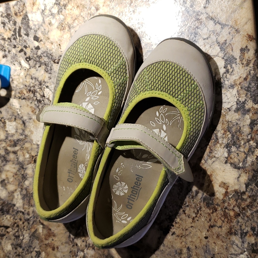Orthaheel Womens 5 Mary Jane grey and green